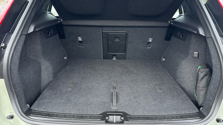 Volvo XC40 2.0 B3P Plus Dark 5dr Auto Petrol Estate